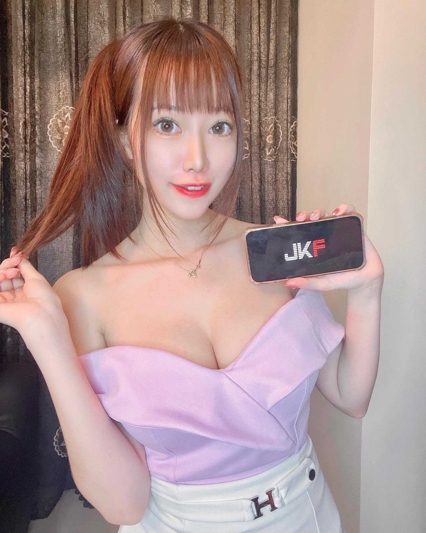 美腿麻豆「Micky」防疫練出新技能！「烏克麗麗」自彈自唱超圈粉