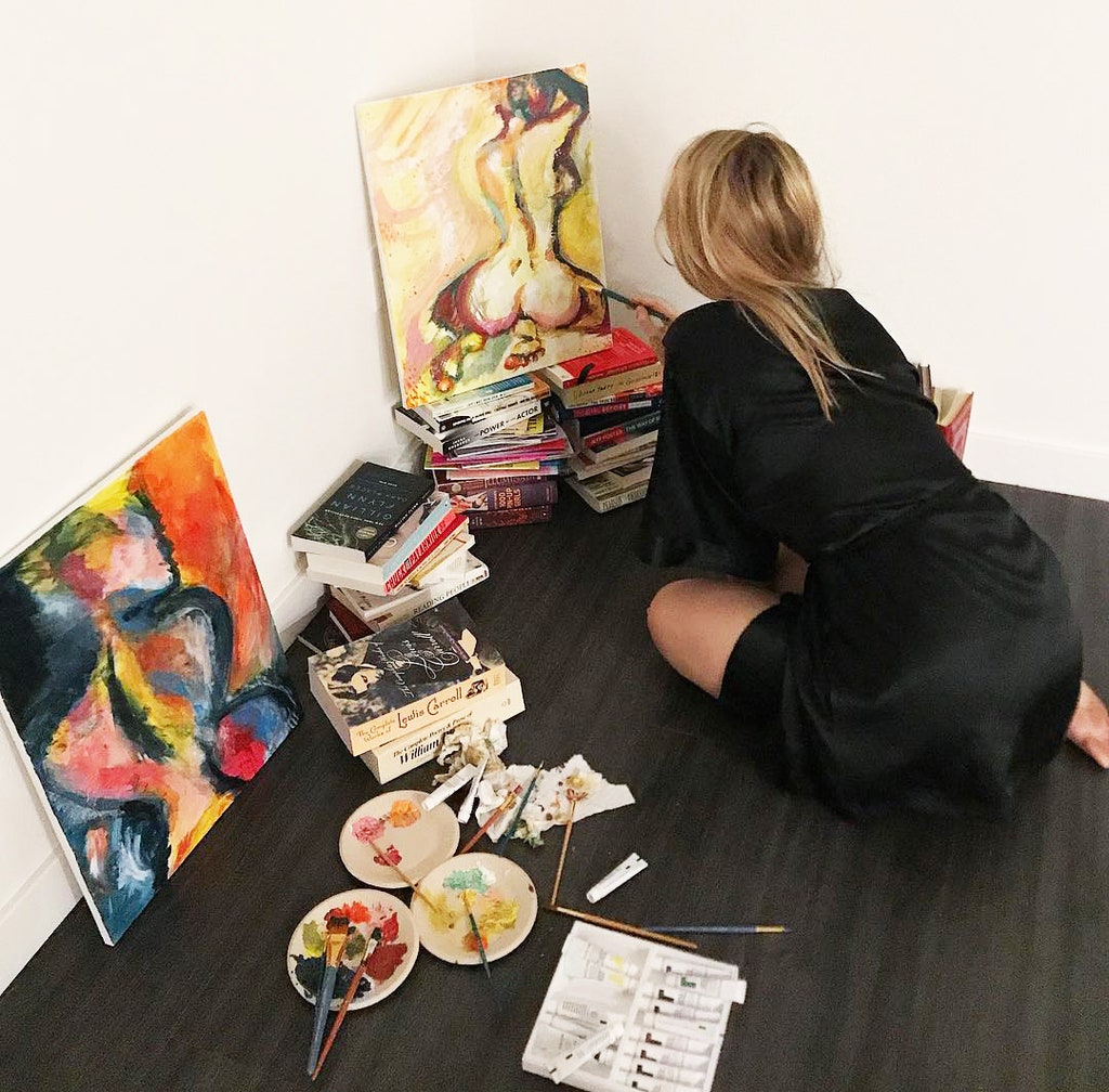 《弒樂園》凱莉考恩 Caylee Cowan 出道一年就擔任電影女主角，還是天才音樂人與畫家！ - 歐美美女 -