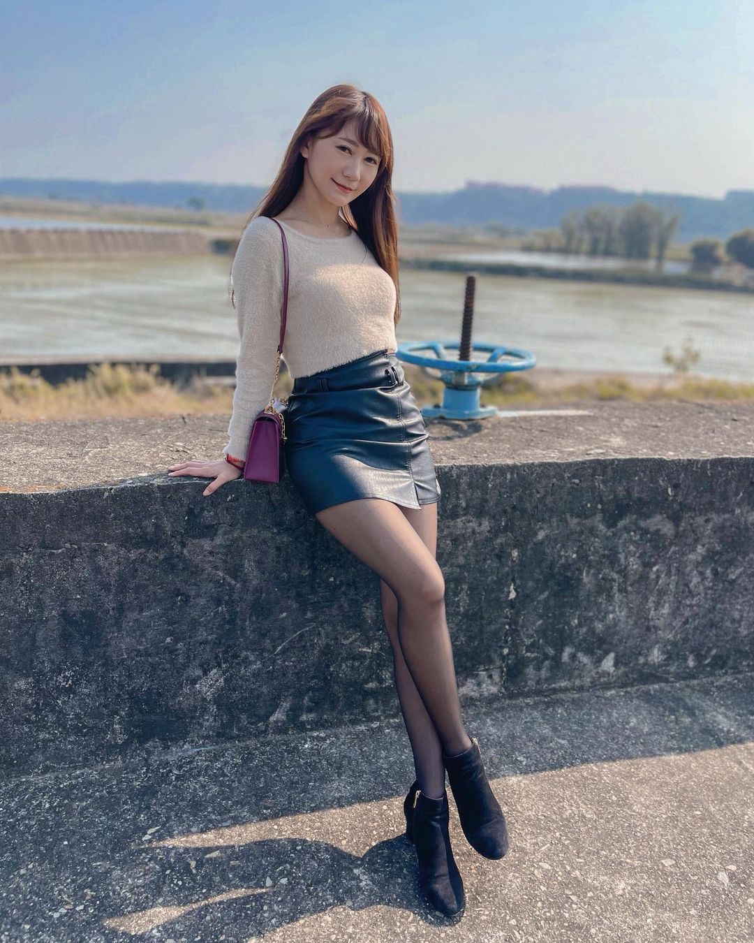 長髮高挑姐姐小花 逆天長腿黑絲 讓人看了受不了 - 美女圖 -