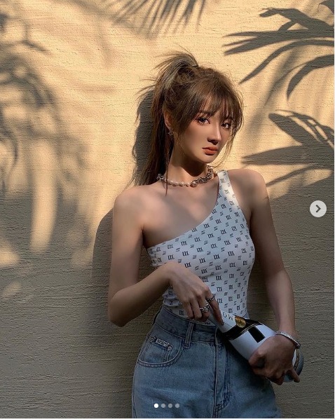 骨感正妹「方大小姐」貴族氣場讓人拜倒在她石榴裙! - 亞洲美女 -