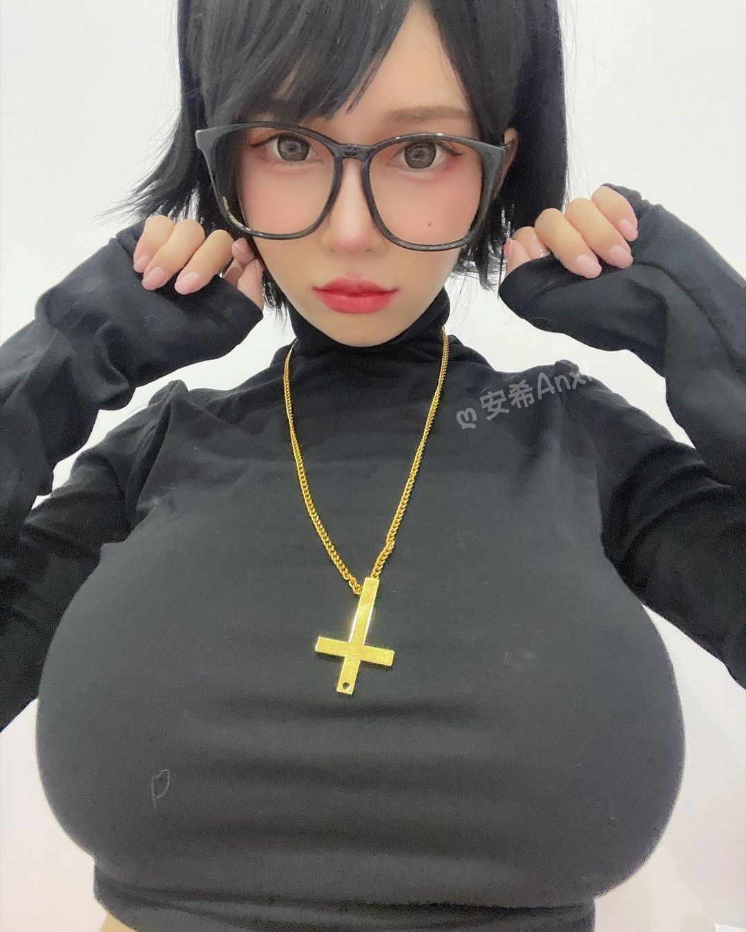 巨乳甜心「安希」Cosplay 獵人小滴　網友：看這乳量是巨滴吧！