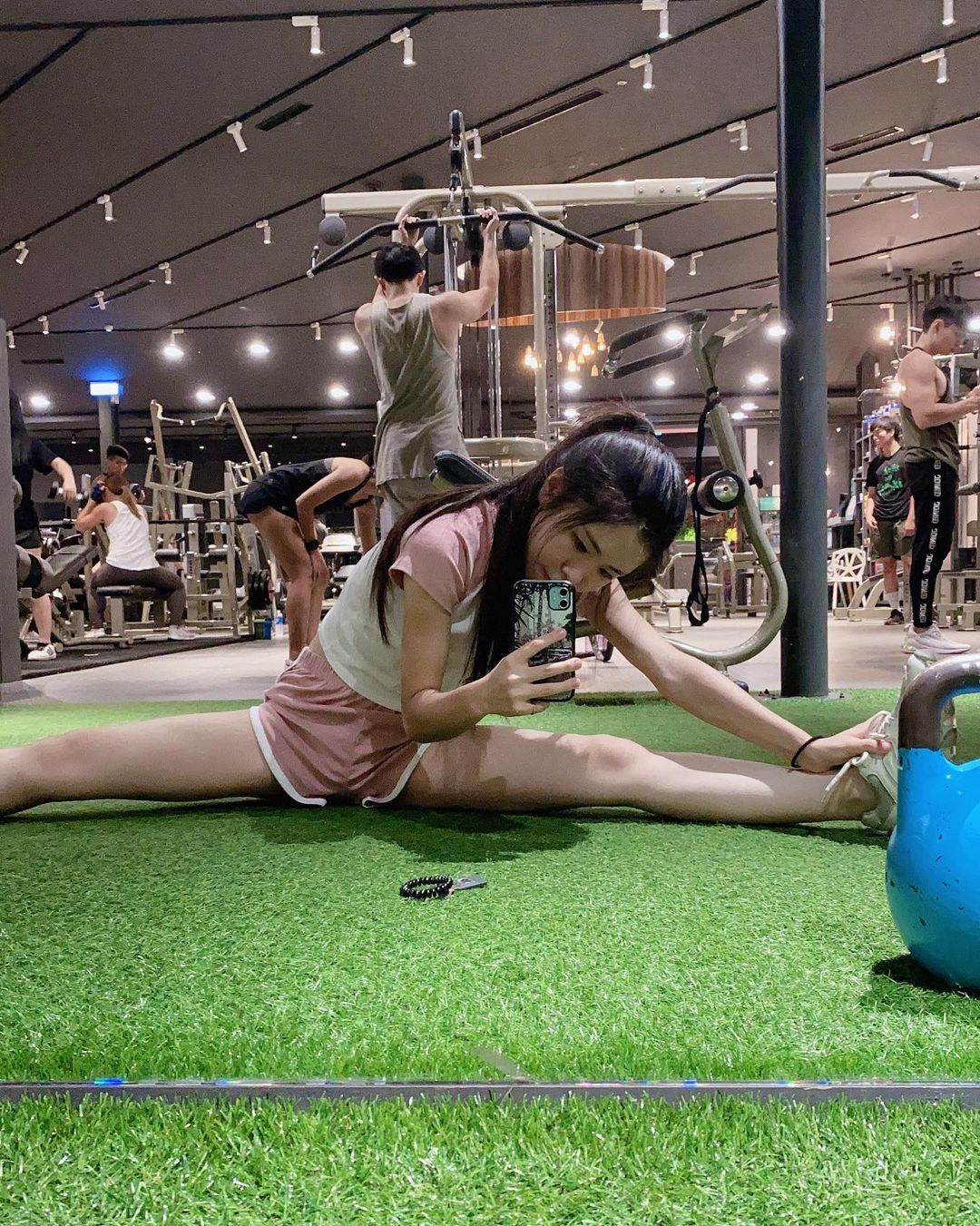 鴨子坐小天使祈悠 超甜姿勢顏質可愛破表讓人敲碗想看更多 - 美女圖 -