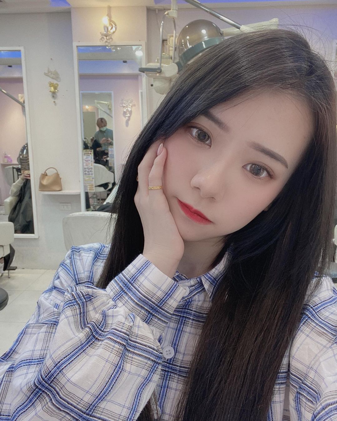 高顏質正妹桃子 水靈電眼笑容太甜美犯規露溝引人遐想 - 美女圖 -