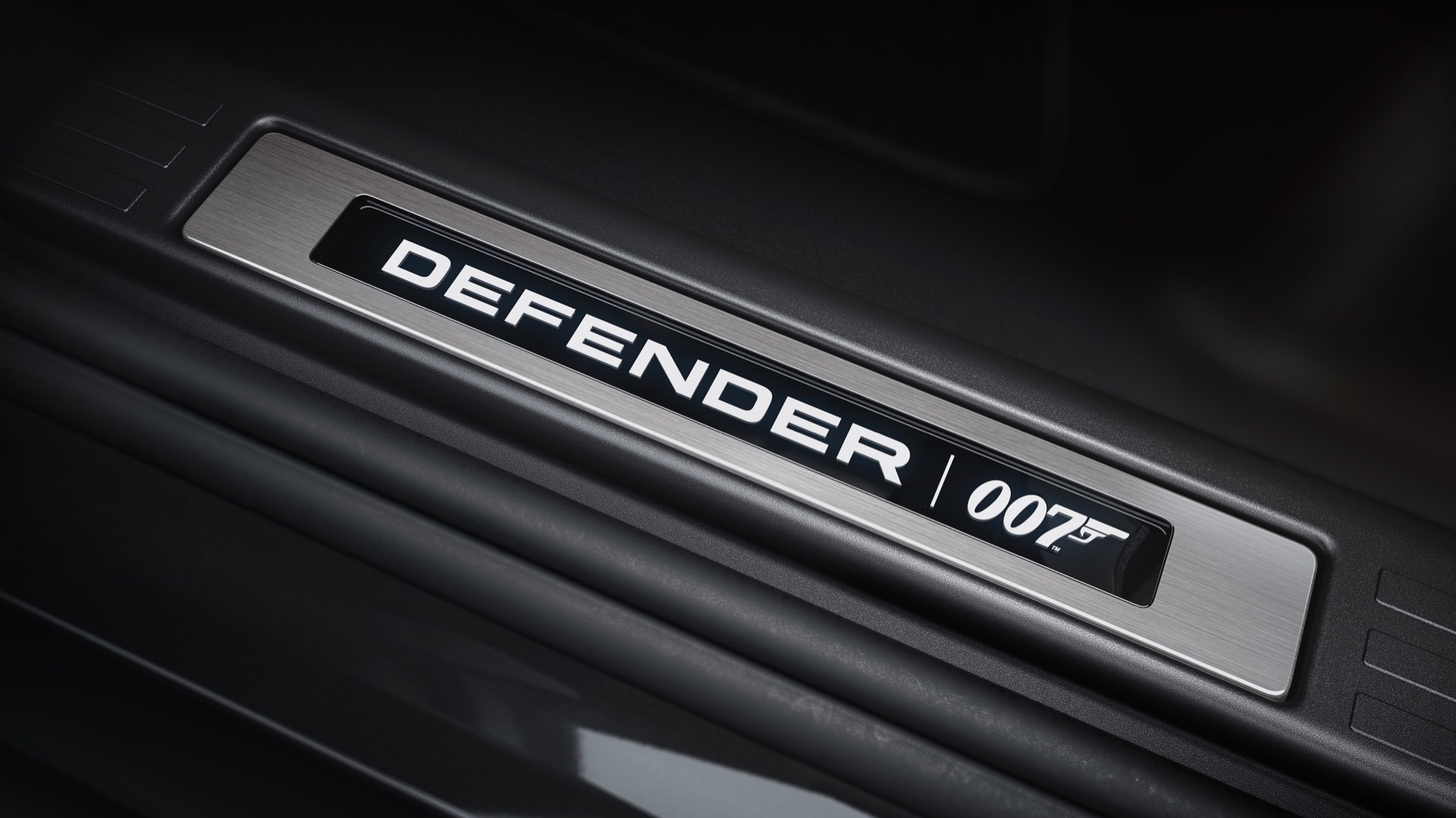 land-rover-defender-v-8-bond-edition_100804636_h.jpeg