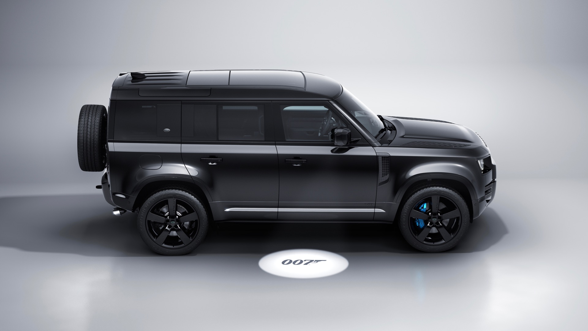 land-rover-defender-v-8-bond-edition_100804635_h.jpeg