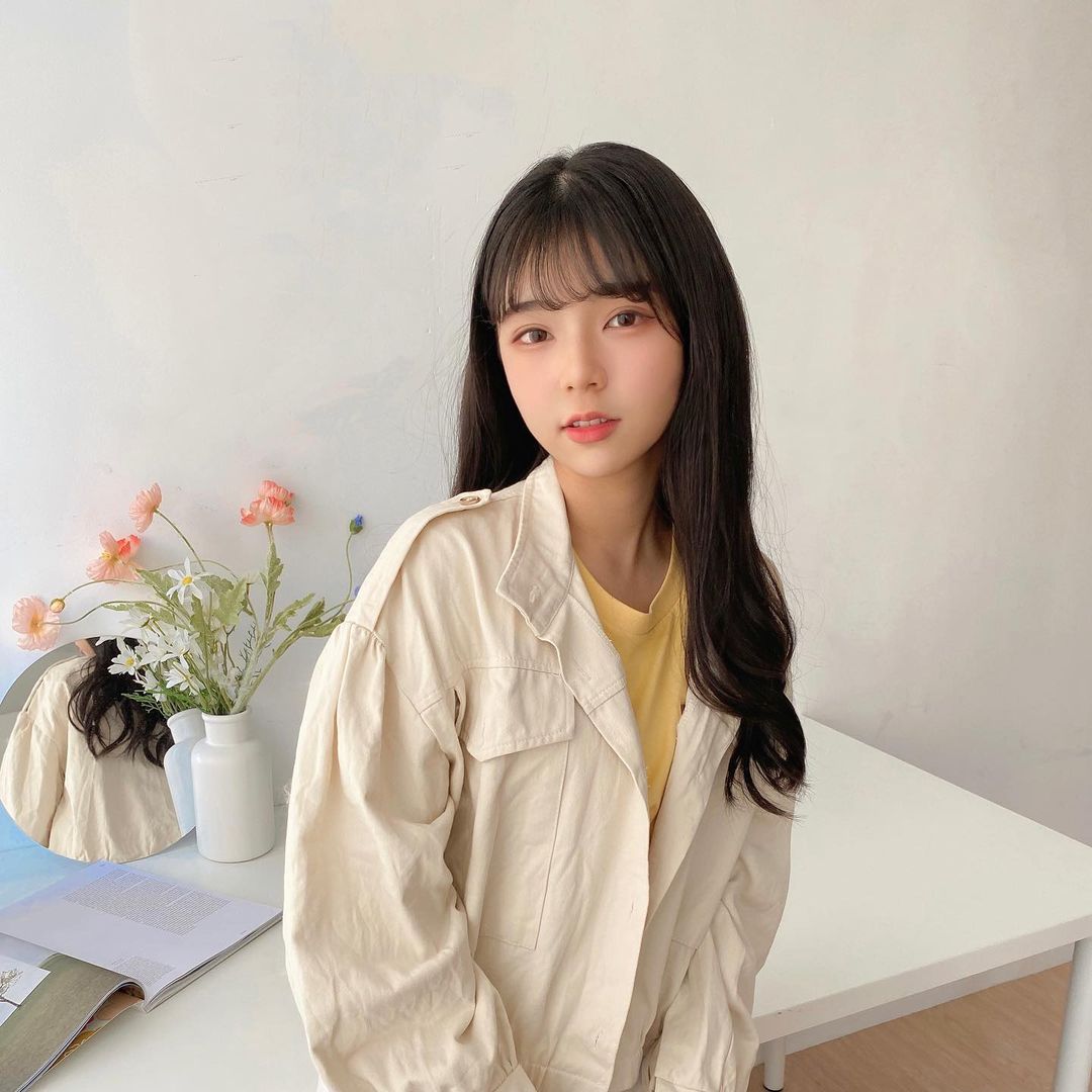 小臉高顏質美少女許悅 洋娃蛙般的萌感惹人憐愛好想養一隻在家裡呀 - 美女圖 -