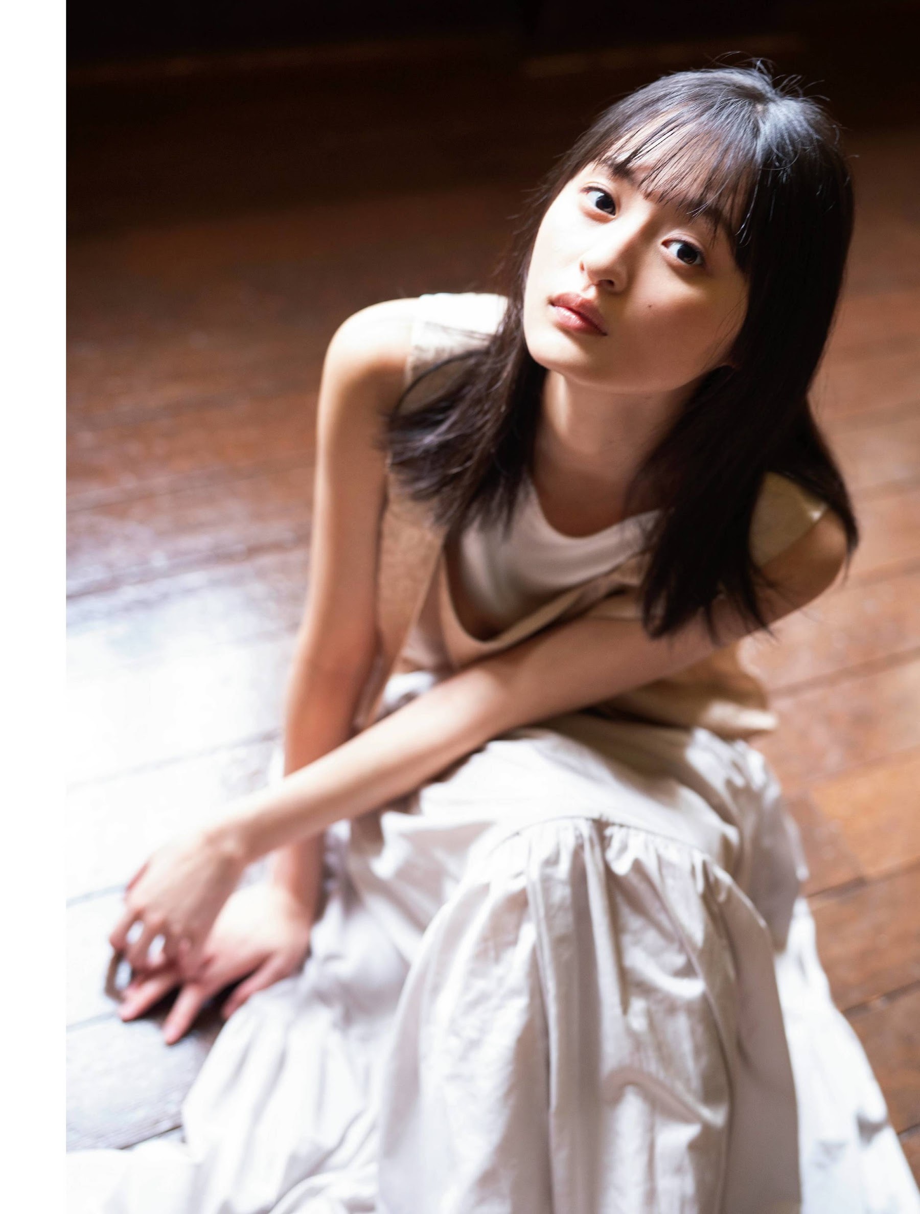 乃木坂46妹系小清新「遠藤さくら」小露香肩散發純真氣息　開朗笑顏讓人一秒就愛上