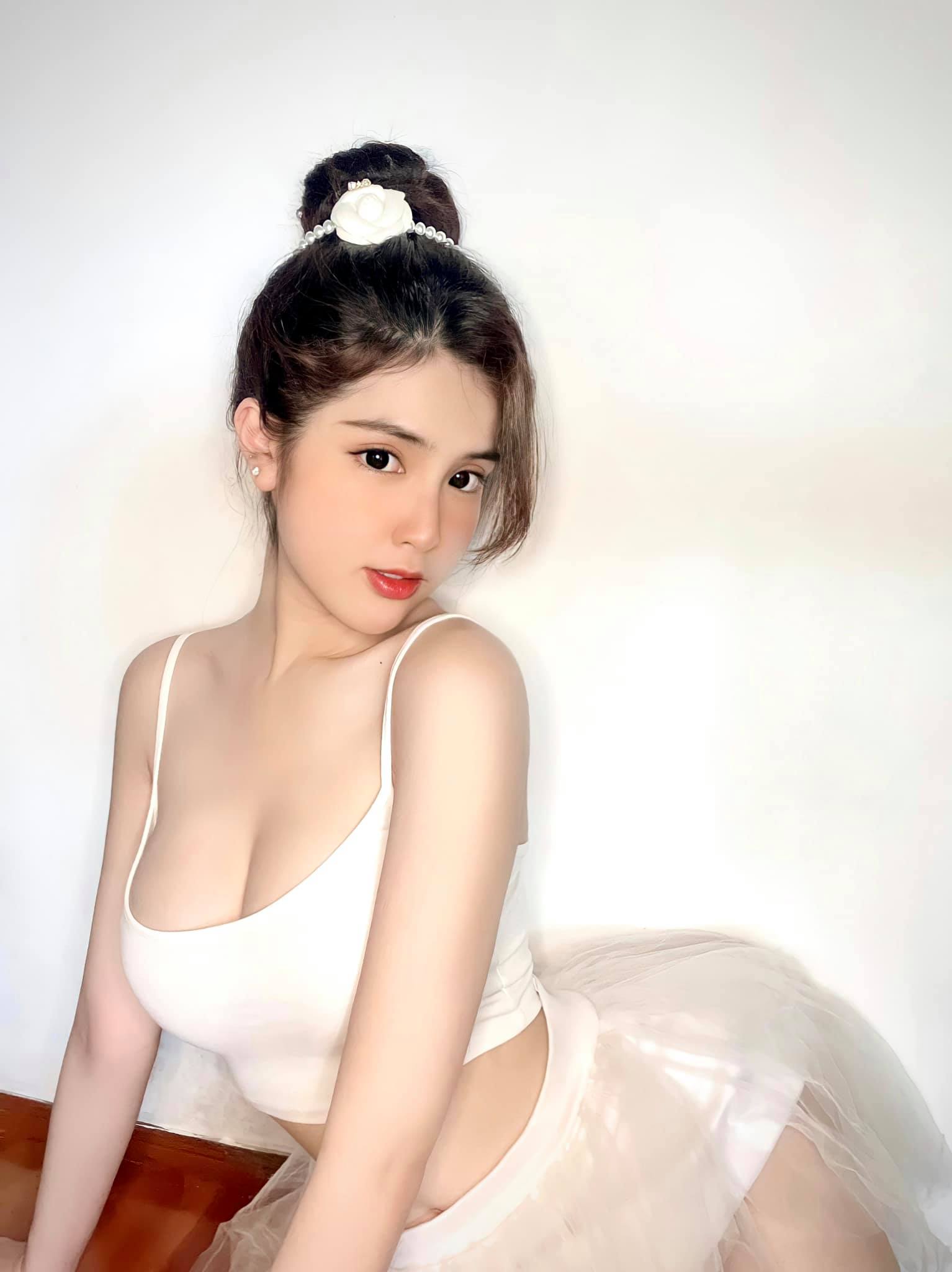 把那束花拿開！19 歲氣質正妹 Nie 仙氣近照曝光狂吸千讚
