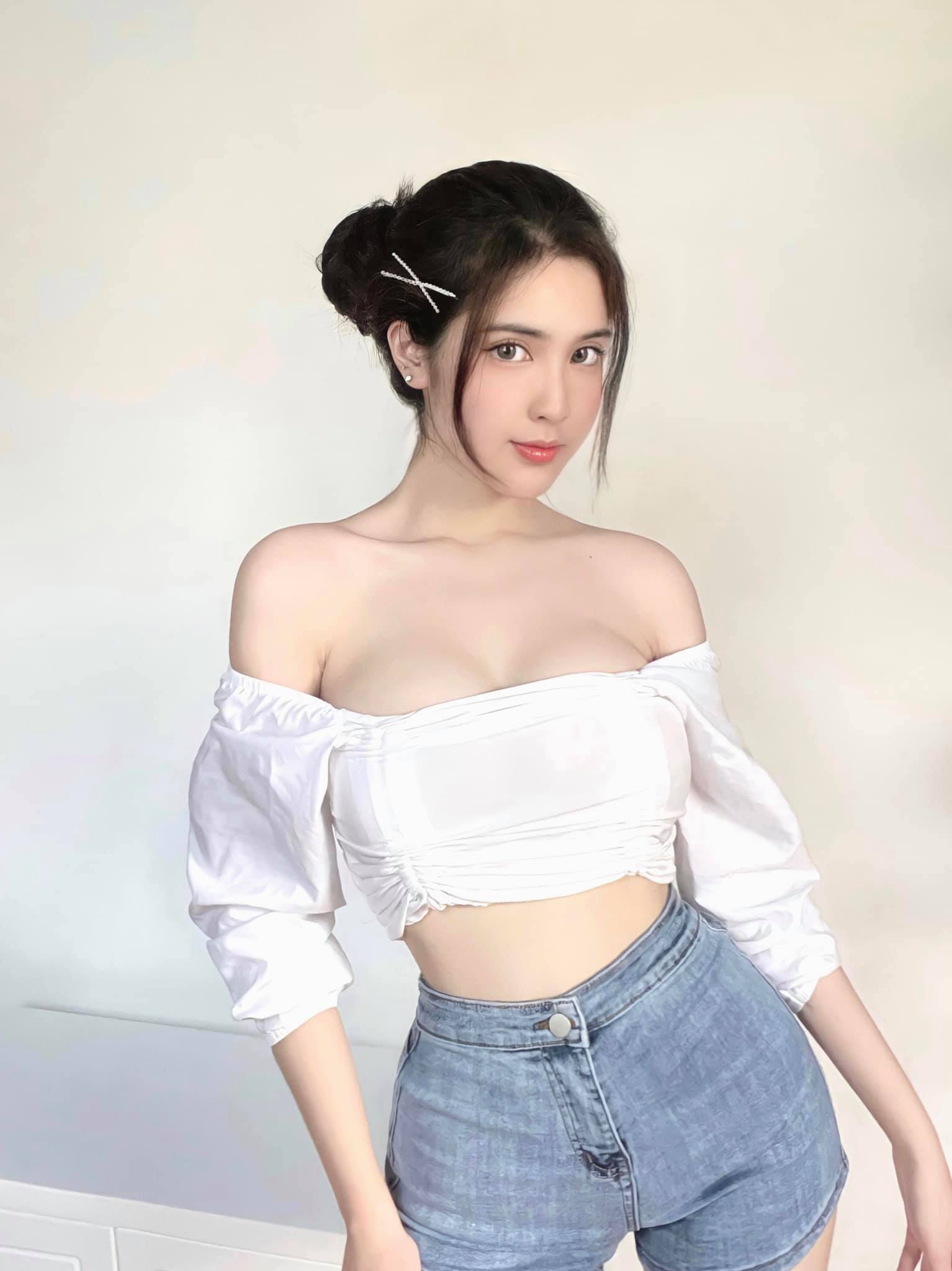 把那束花拿開！19 歲氣質正妹 Nie 仙氣近照曝光狂吸千讚
