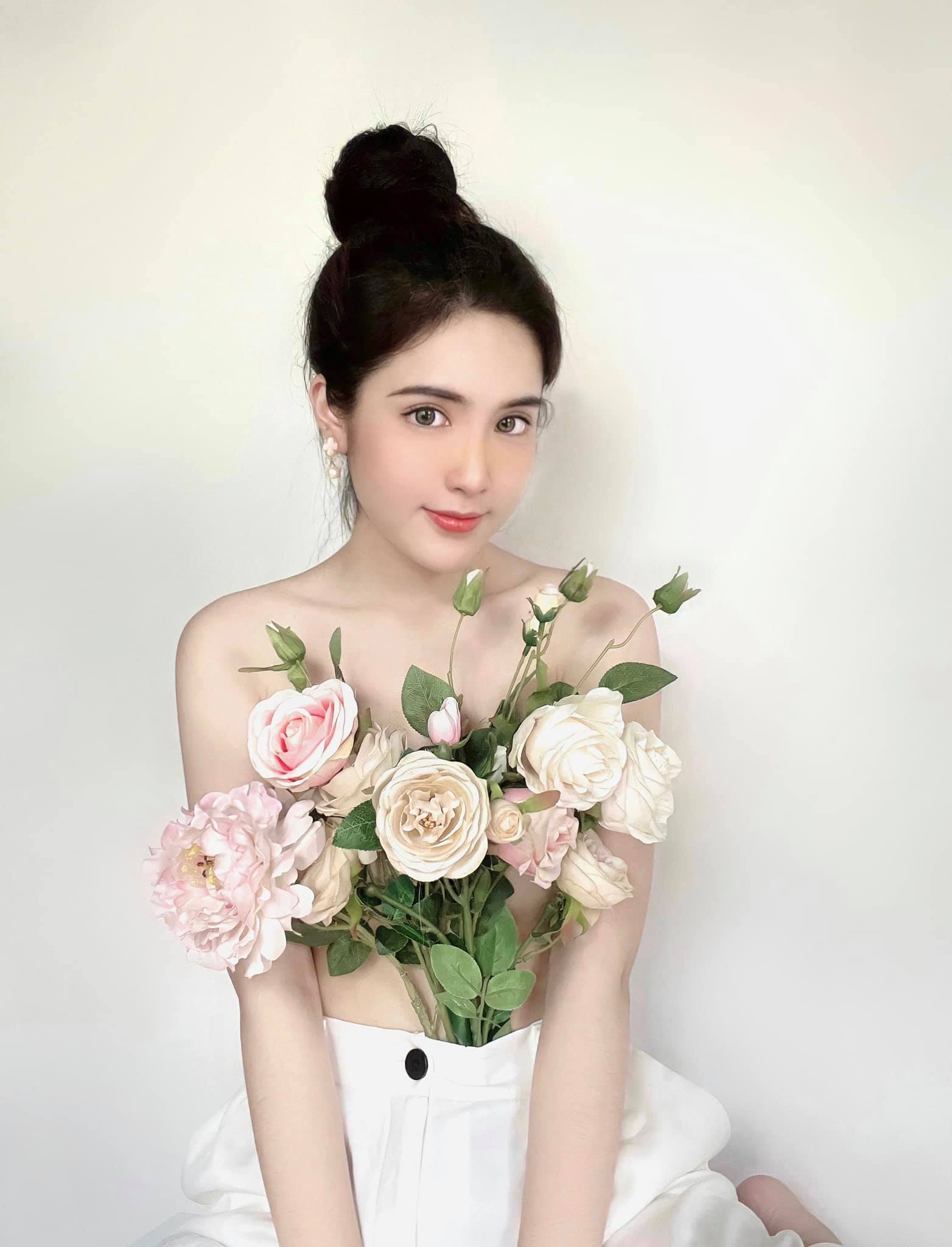 把那束花拿開！19 歲氣質正妹 Nie 仙氣近照曝光狂吸千讚