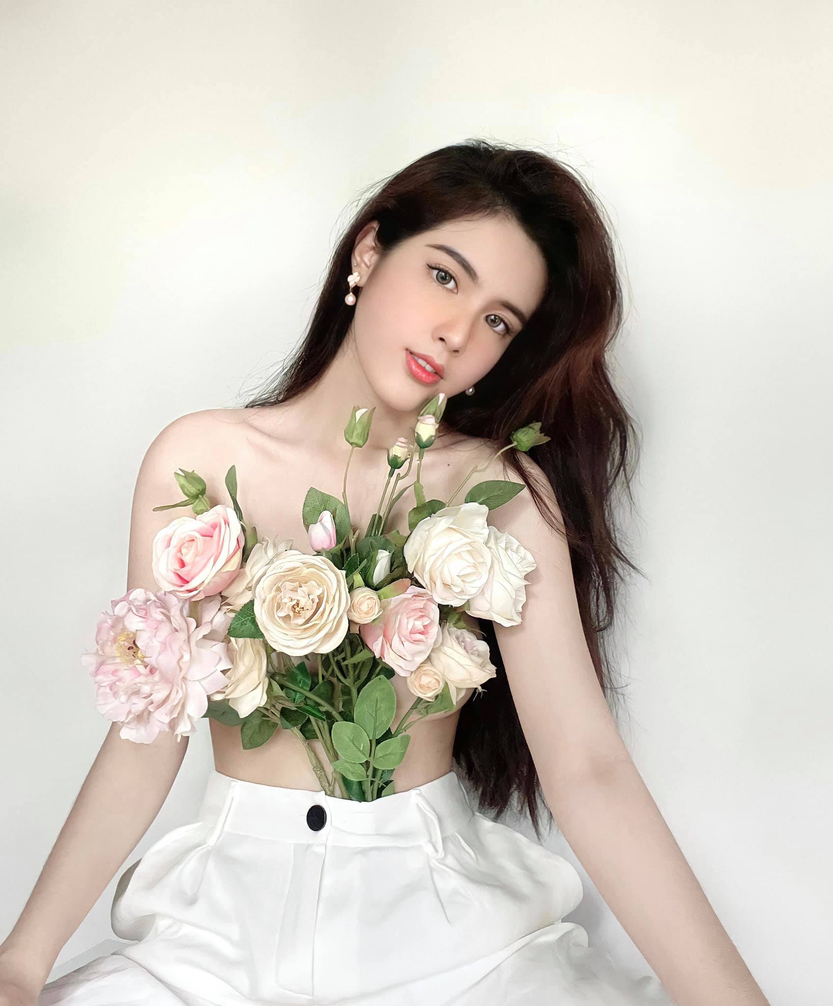 把那束花拿開！19 歲氣質正妹 Nie 仙氣近照曝光狂吸千讚