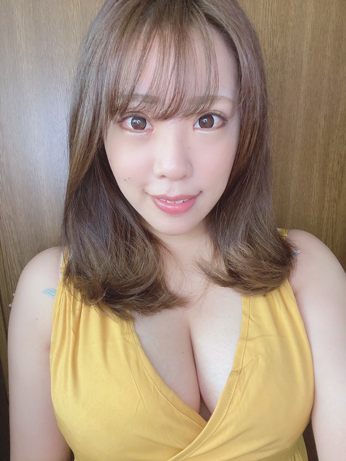 大企業OL「望月美舞」轉當寫真女星大爆紅　I罩杯水滴型乳「抖奶乳搖」看了超暈