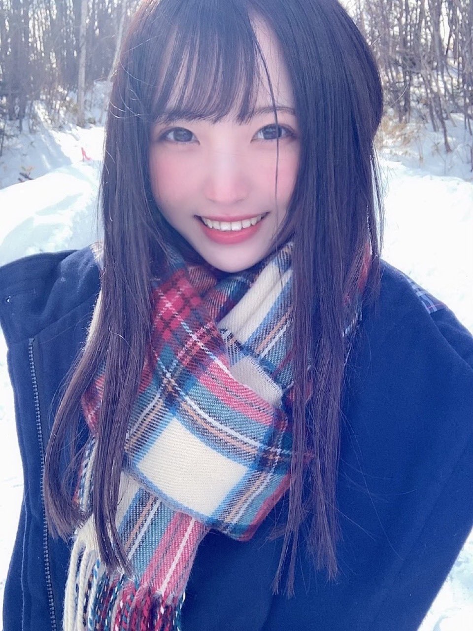 雪地奇蹟美少女「由良ゆら」壓倒性女友感美到讓人窒息　掀衣露乳畫面清純中帶點色氣