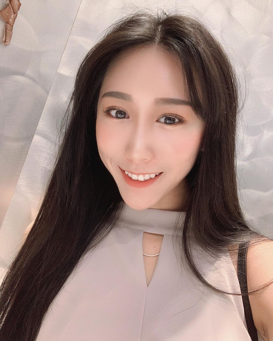 小蜜桃廚娘「馮馮」化身美味佳餚等你來品嚐　美乳翹臀色香味俱全