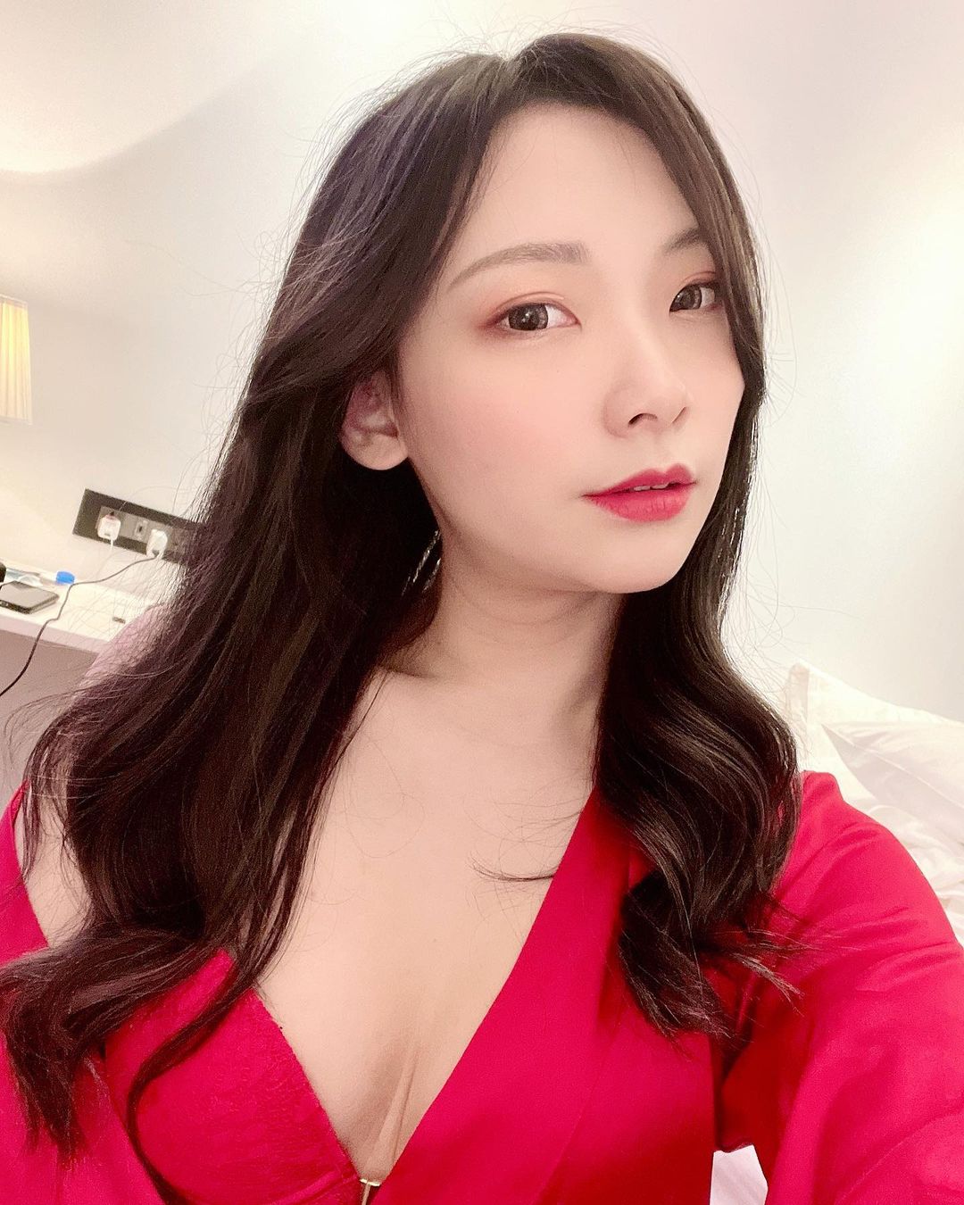 網球場的長腿正妹「mina」，粉紅短裙超可愛，172cm窈窕曲線讓人戀愛！