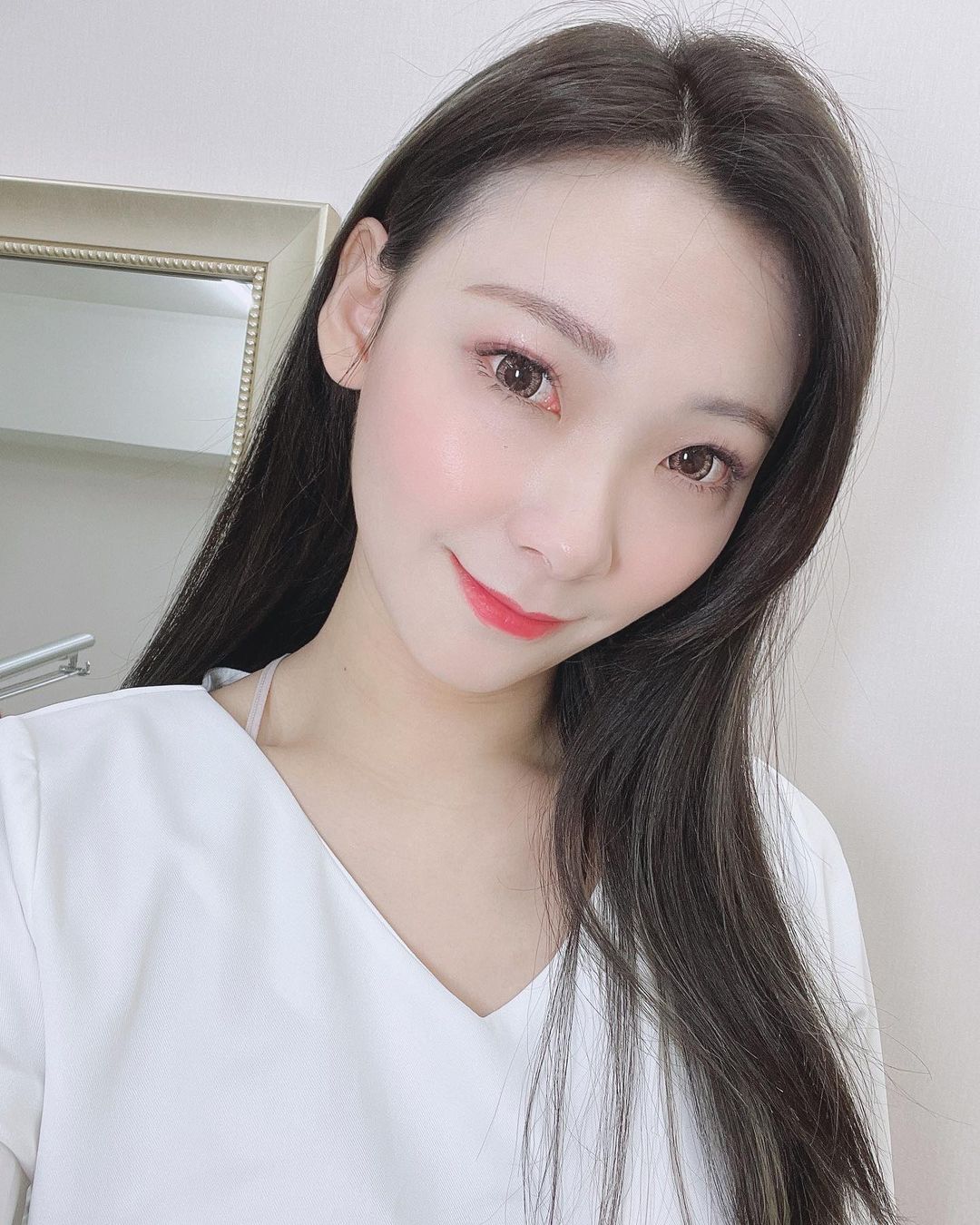 網球場的長腿正妹「mina」，粉紅短裙超可愛，172cm窈窕曲線讓人戀愛！