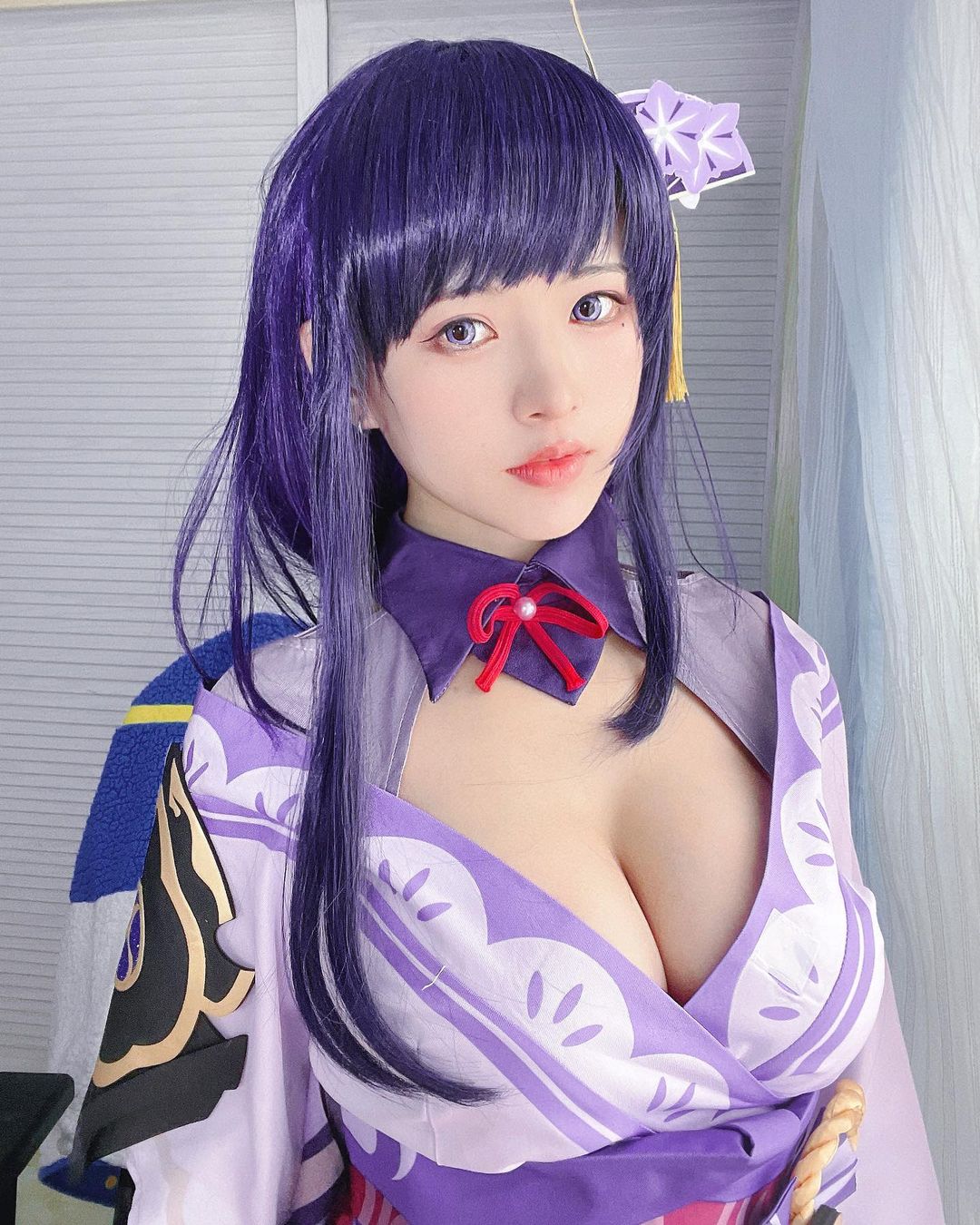 幫忙拔出乳中劍！巨乳Coser「肅雨」卸妝後是清純妹子