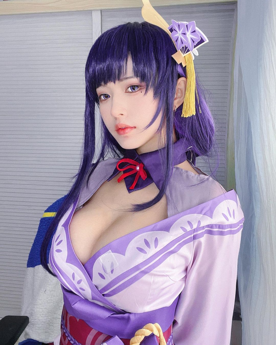 幫忙拔出乳中劍！巨乳Coser「肅雨」卸妝後是清純妹子