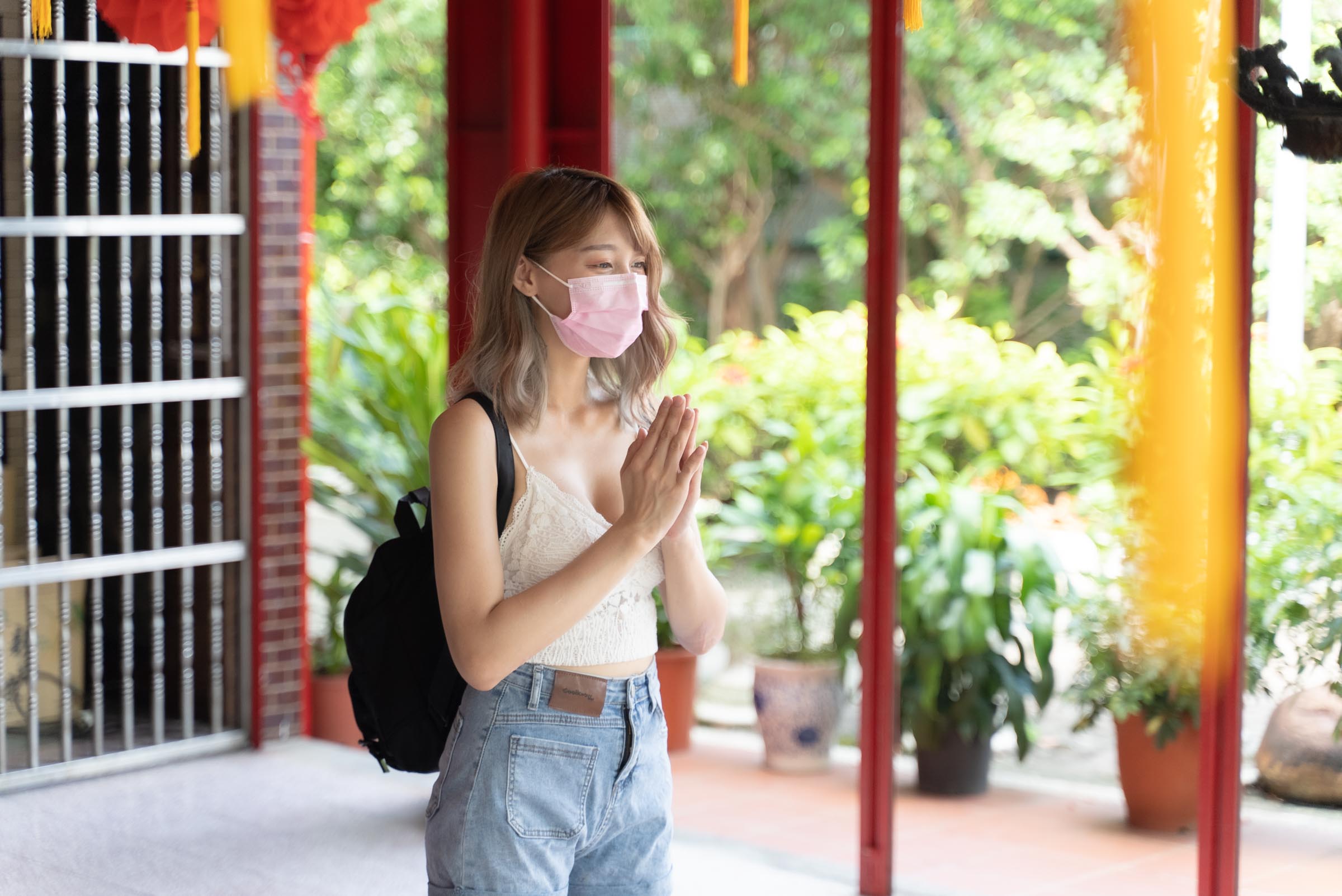 花博公園「短髮美乳辣妹」展現超完美身材！迷人的彎腰視角好吸睛