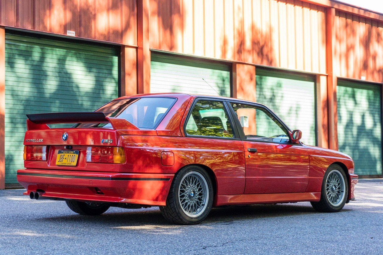 https___hk.hypebeast.com_files_2021_10_1990-bmw-e30-m3-sport-evo-evolution-iii-c.jpg