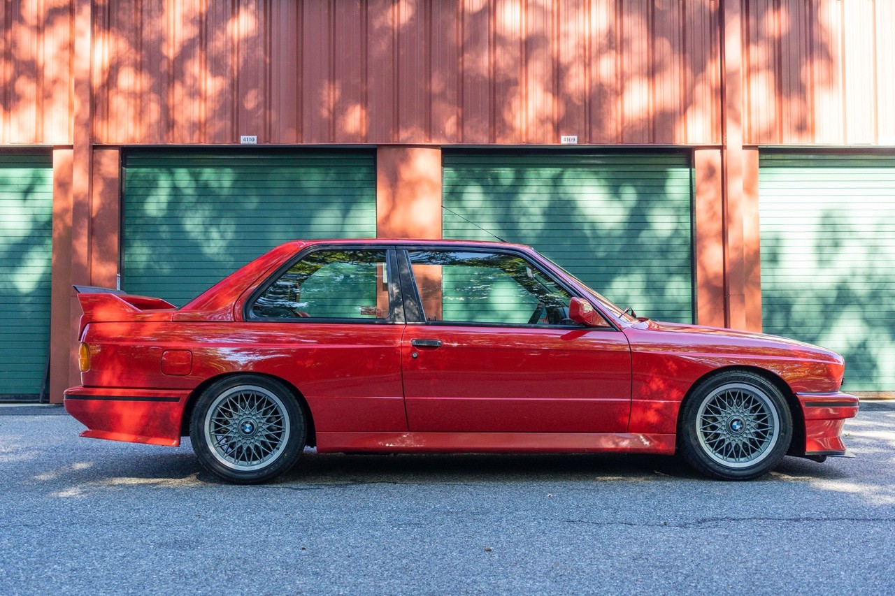 https___hk.hypebeast.com_files_2021_10_1990-bmw-e30-m3-sport-evo-evolution-iii-c.jpg