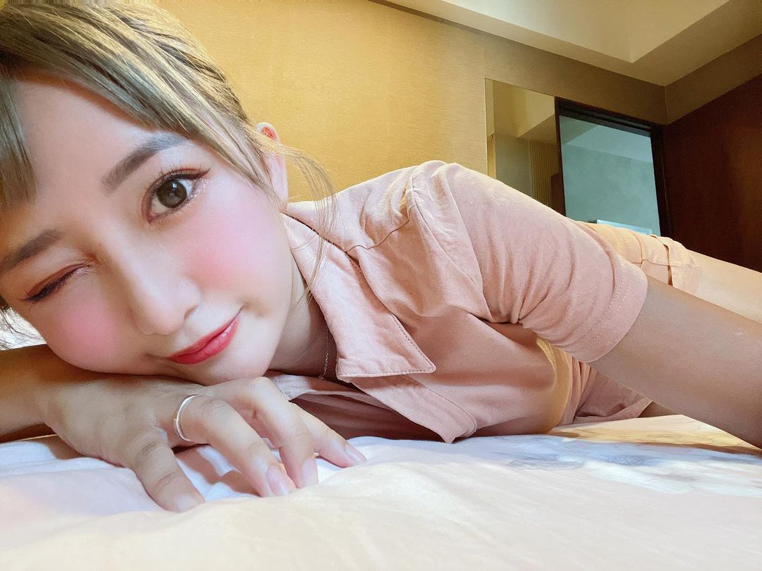 性感可愛「正妹直播主」Joan 琦琦，「34E雪乳」好豐滿，日常健身也太辣！