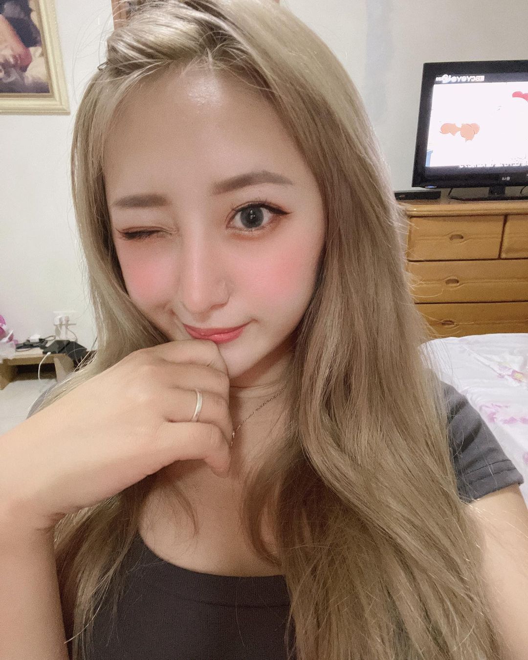性感可愛「正妹直播主」Joan 琦琦，「34E雪乳」好豐滿，日常健身也太辣！