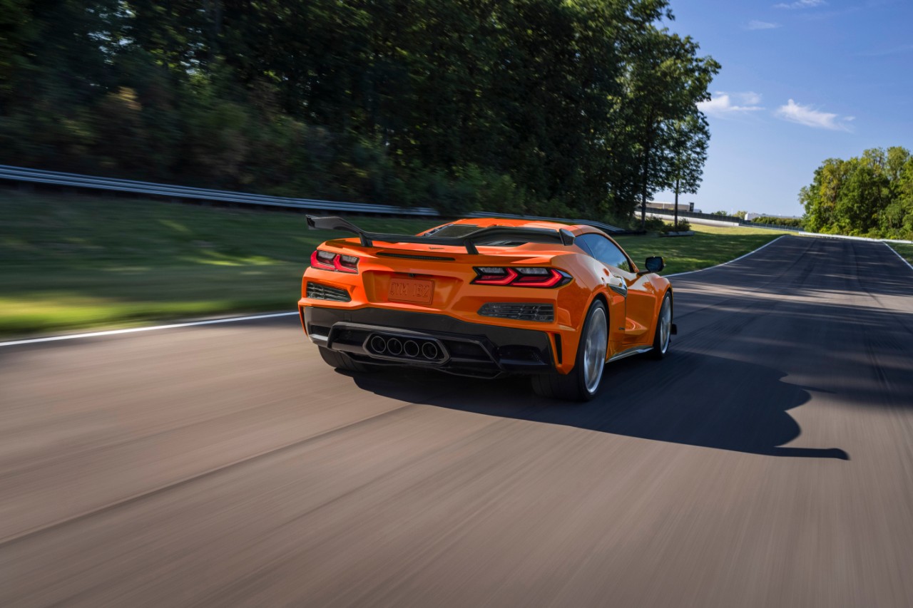 2023-Chevrolet-Corvette-Z06-004.jpg