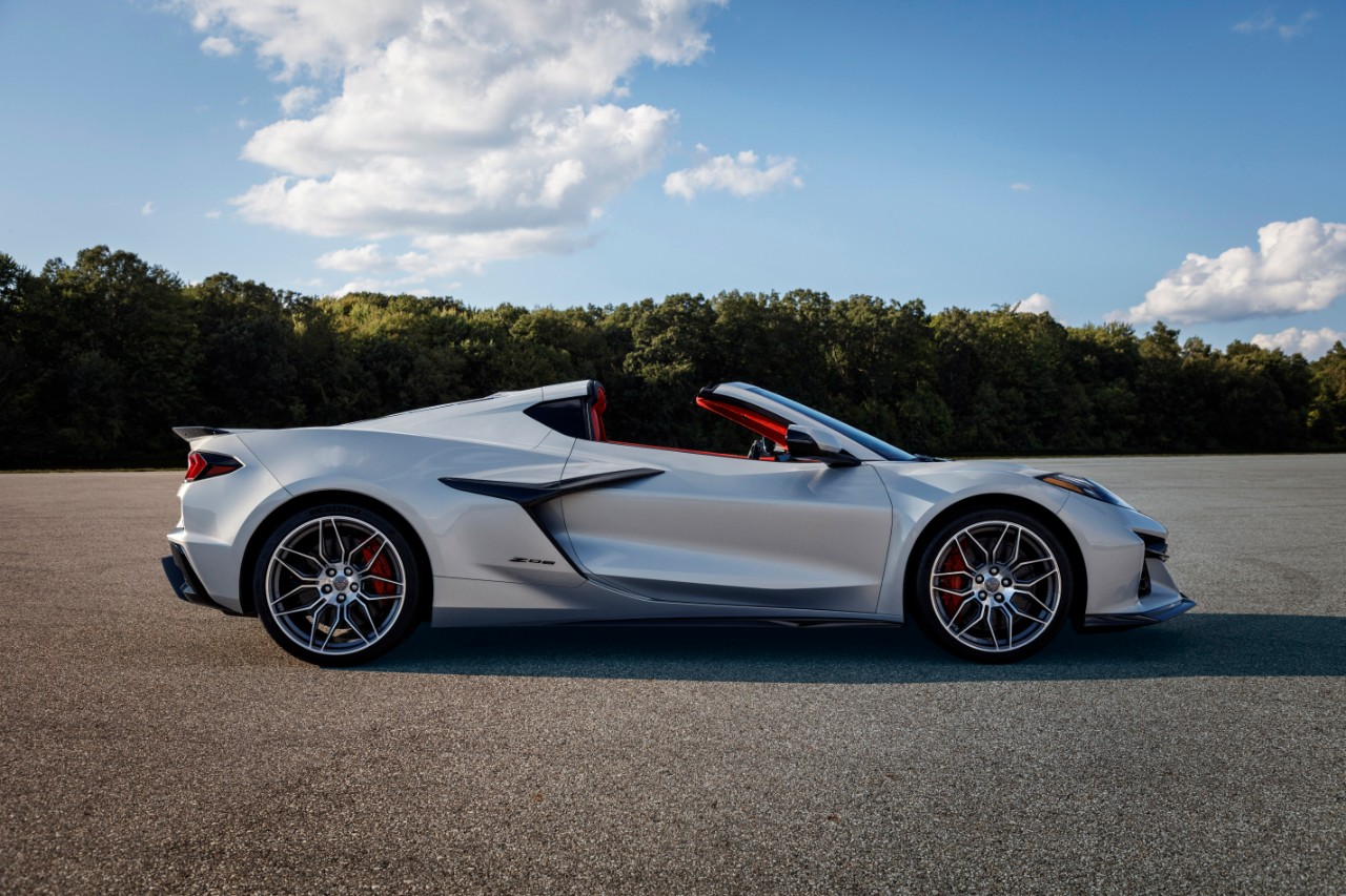 2023-Chevrolet-Corvette-Z06-016.jpg