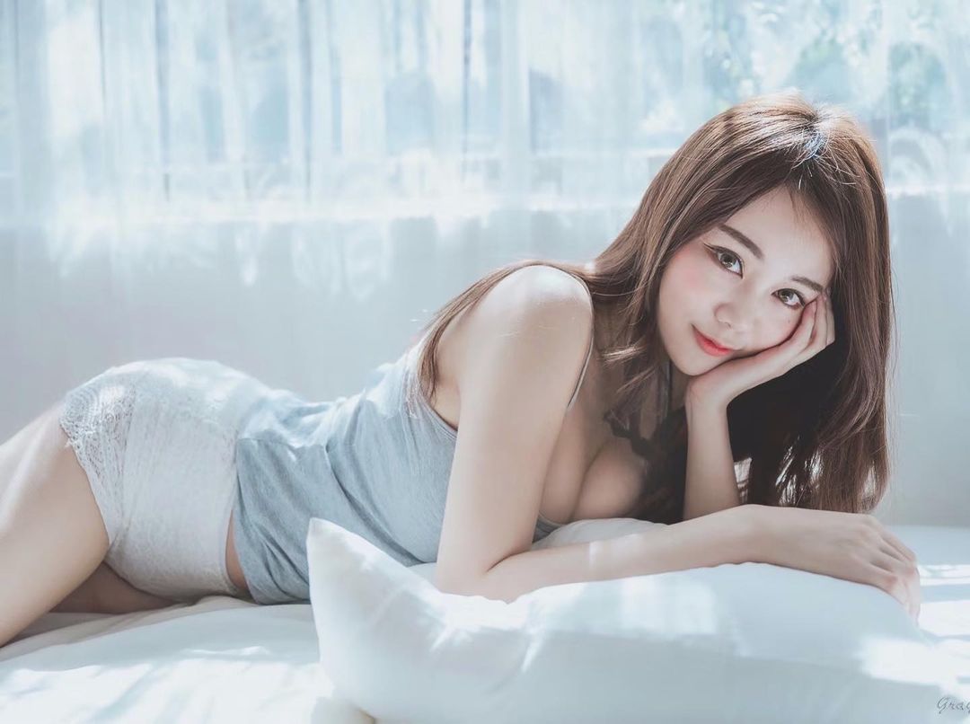 「氣質美女」高山前秀「雪嫩雙峰」，double壯觀的畫面太雋永！