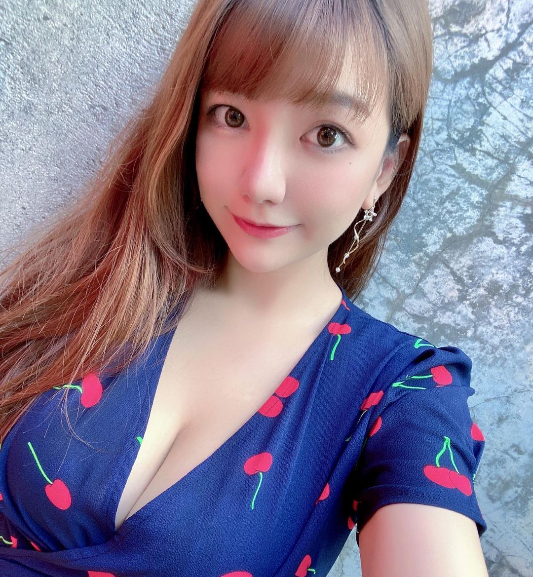 巨乳旅遊家Yukina優熙不吝嗇耍辣：「我什麼衣服沒有，露胸的最多」