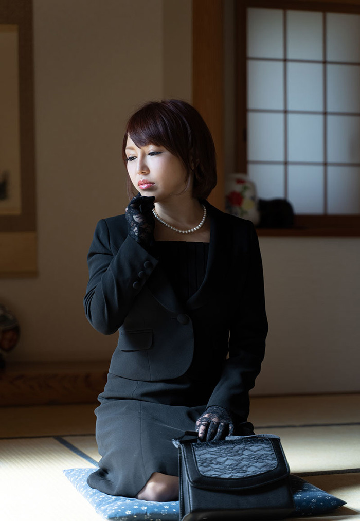 雙葉みお：夫の遺影の前で理不盡な義兄のヤり口に思いがけず感じてしまった未亡人 ... - 貼圖 - 性感激情 -