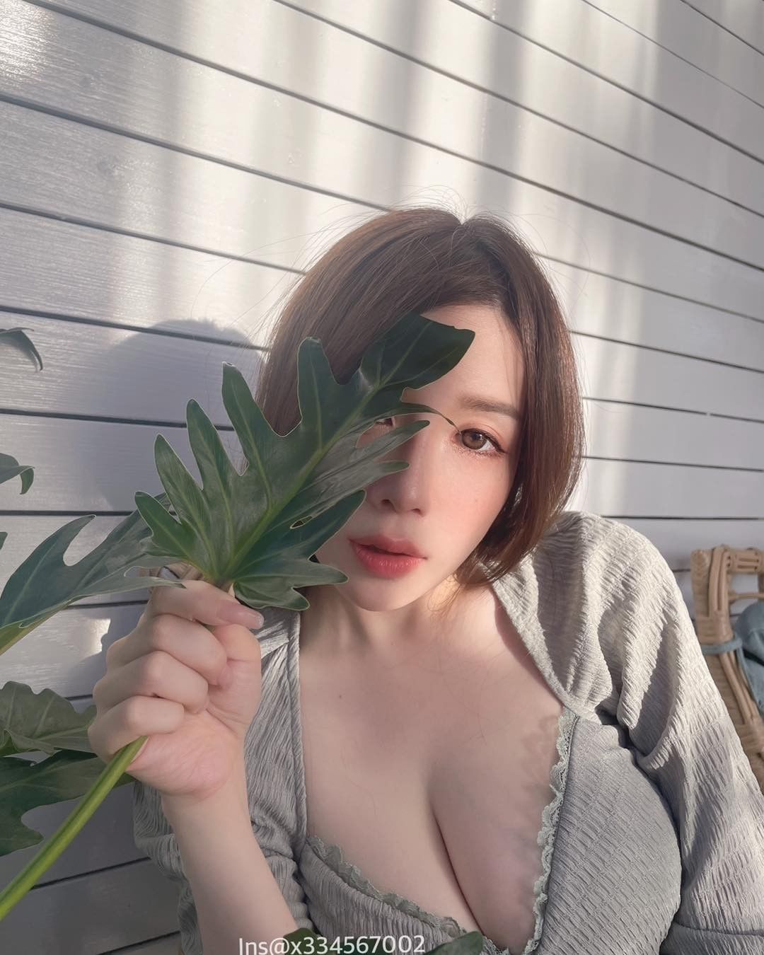 辣妹不需要文案！「吉寶」超狂穿搭中路開開，「30E雪乳」下緣弧度超窒息啊！