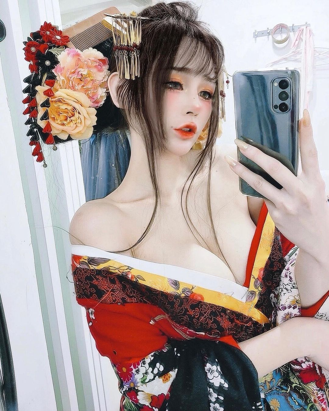 「巨乳貓貓」也想玩貓爬架！「窈窕正妹」Misa 蜜莎化身性感小貓咪，火辣到不行！