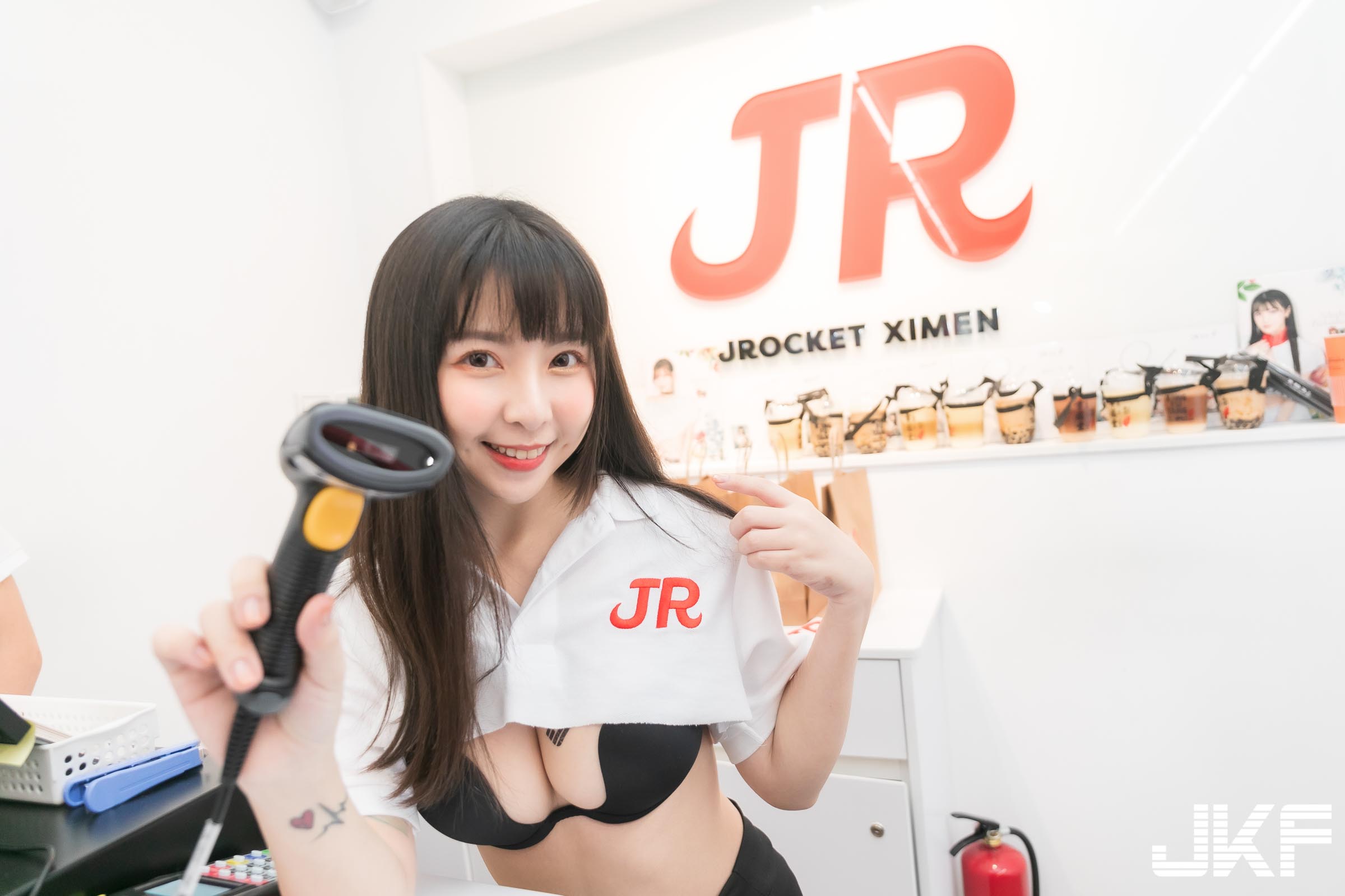 【6upoker】JR Store「一日店長」玩好大！現場直接和JKF女郎一起試用情趣用品