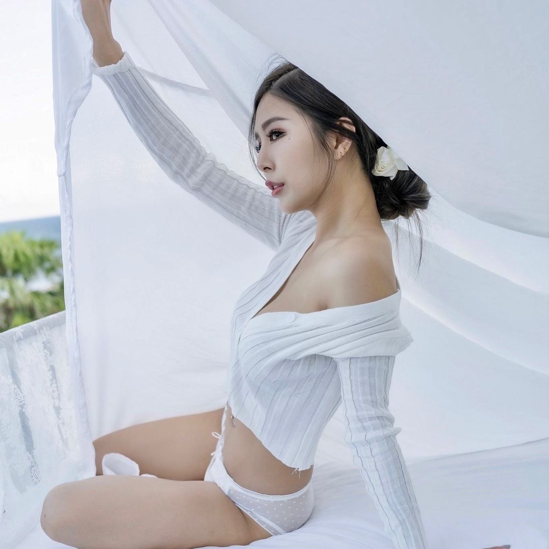 電眼洋娃娃「高萱kimmy」美到犯規　傲人身材不容忽視