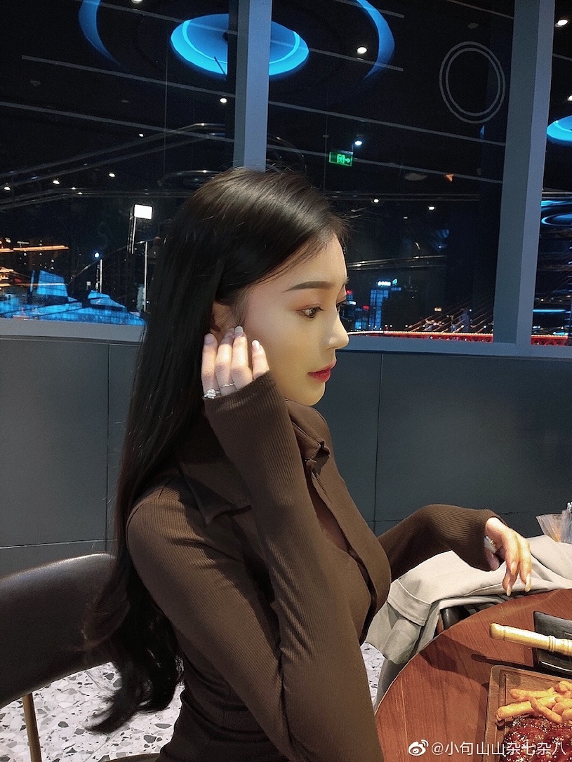 「抖音最強美腿」掀衣畫面曝光，「誘惑白皙長腿」讓人想重看100遍！
