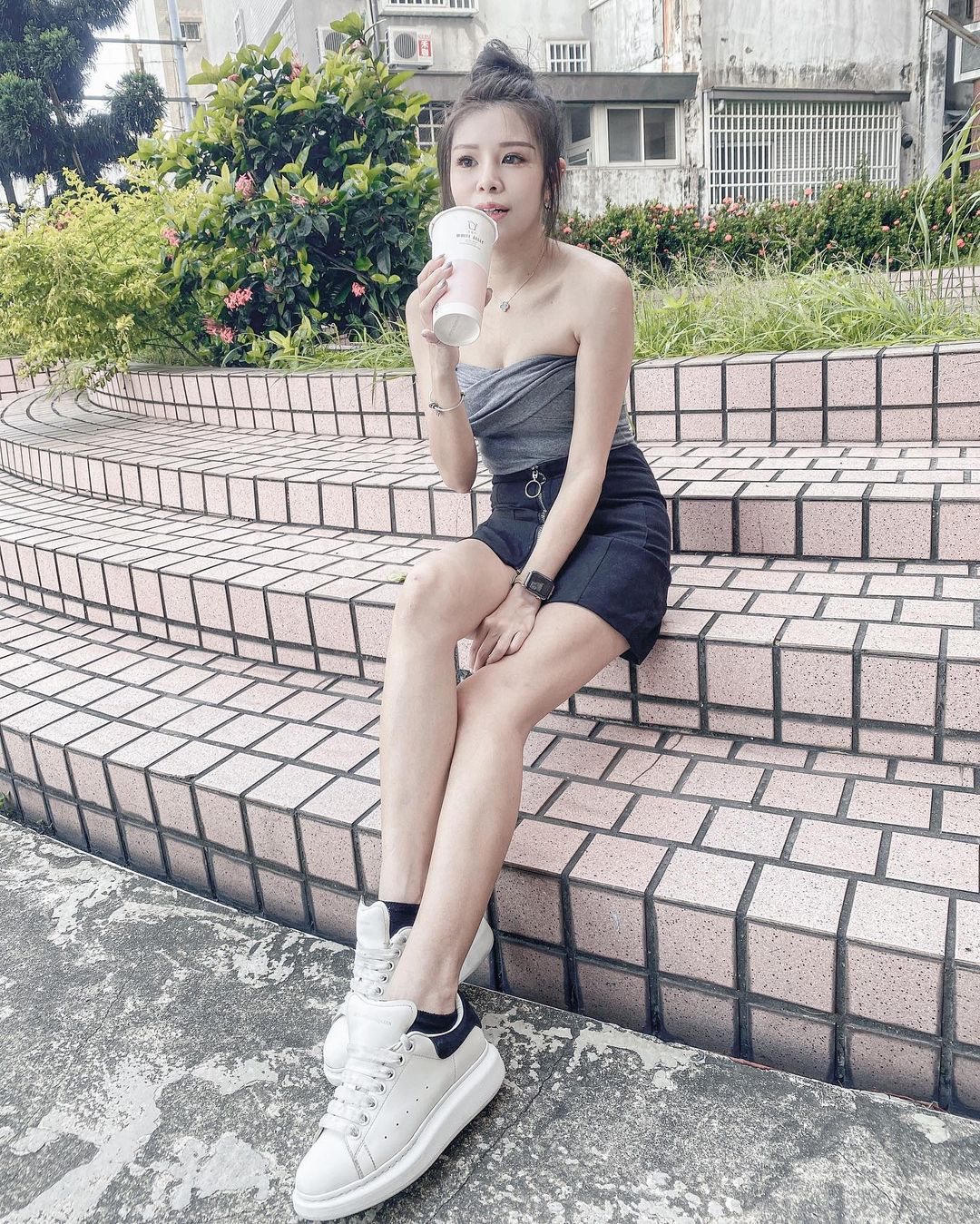 「艾比兒Abbie」水蛇腰線超緊致，「白皙美體」下水更是騷色迷人