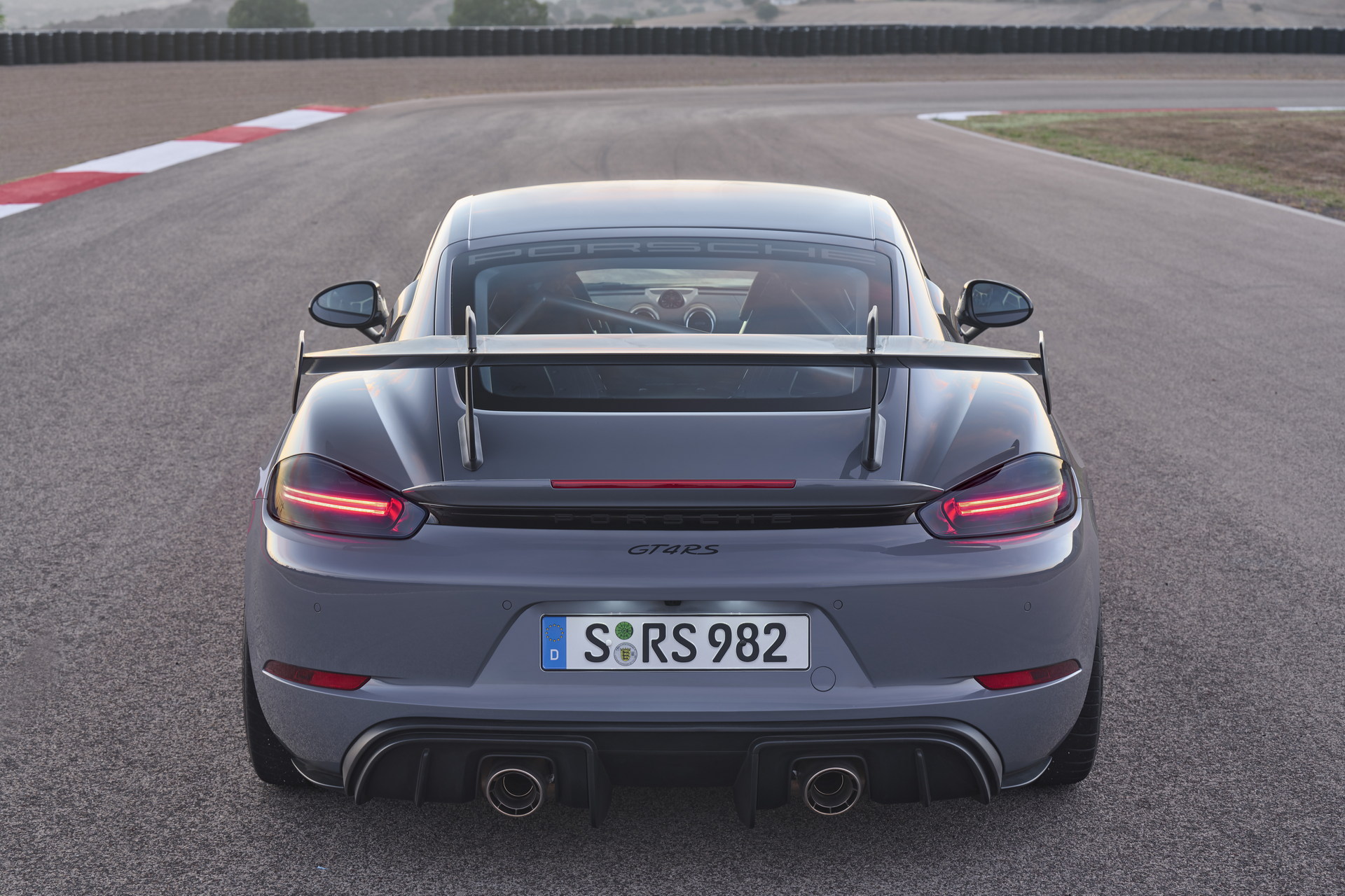 2022-Porsche-718-Cayman-GT4-RS-2-1.jpeg 2022-Porsche-718-Cayman-GT4-RS-2-1.jpeg