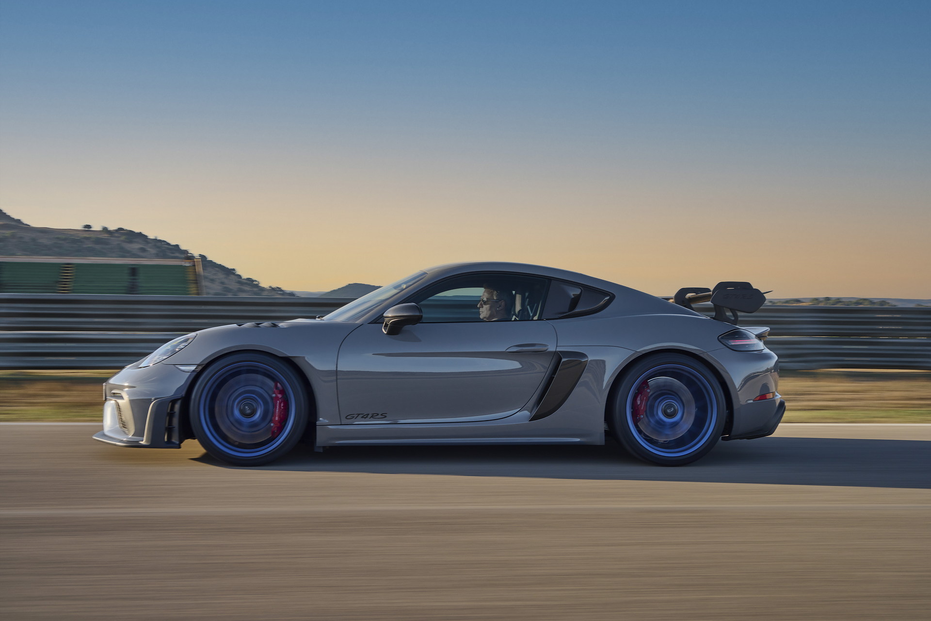 2022-Porsche-718-Cayman-GT4-RS-10.jpeg 2022-Porsche-718-Cayman-GT4-RS-10.jpeg
