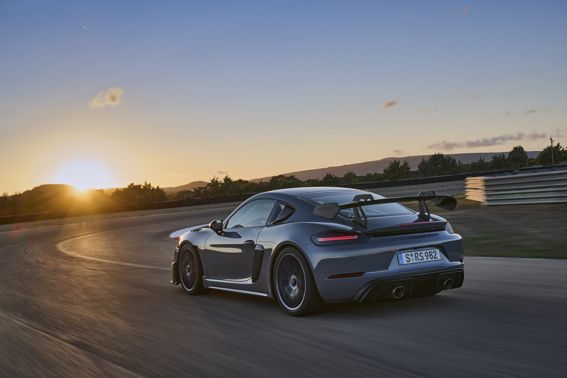 2022-Porsche-718-Cayman-GT4-RS-9.jpeg 2022-Porsche-718-Cayman-GT4-RS-9.jpeg