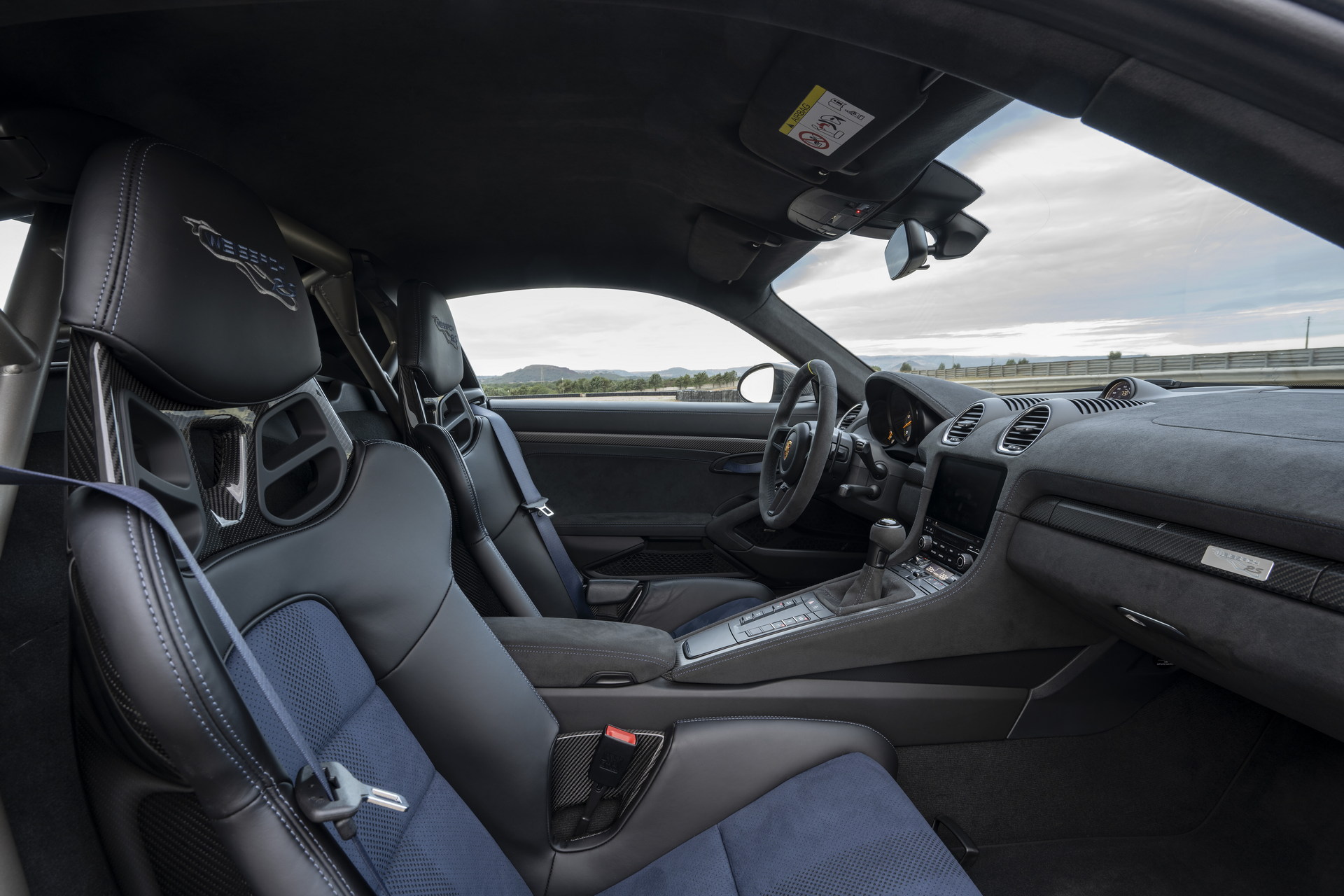 2022-Porsche-718-Cayman-GT4-RS-7.jpeg 2022-Porsche-718-Cayman-GT4-RS-7.jpeg