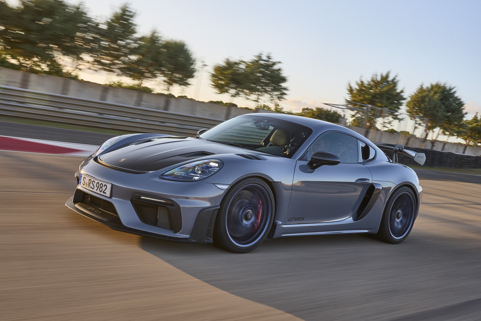 2022-Porsche-718-Cayman-GT4-RS-8.jpeg 2022-Porsche-718-Cayman-GT4-RS-8.jpeg