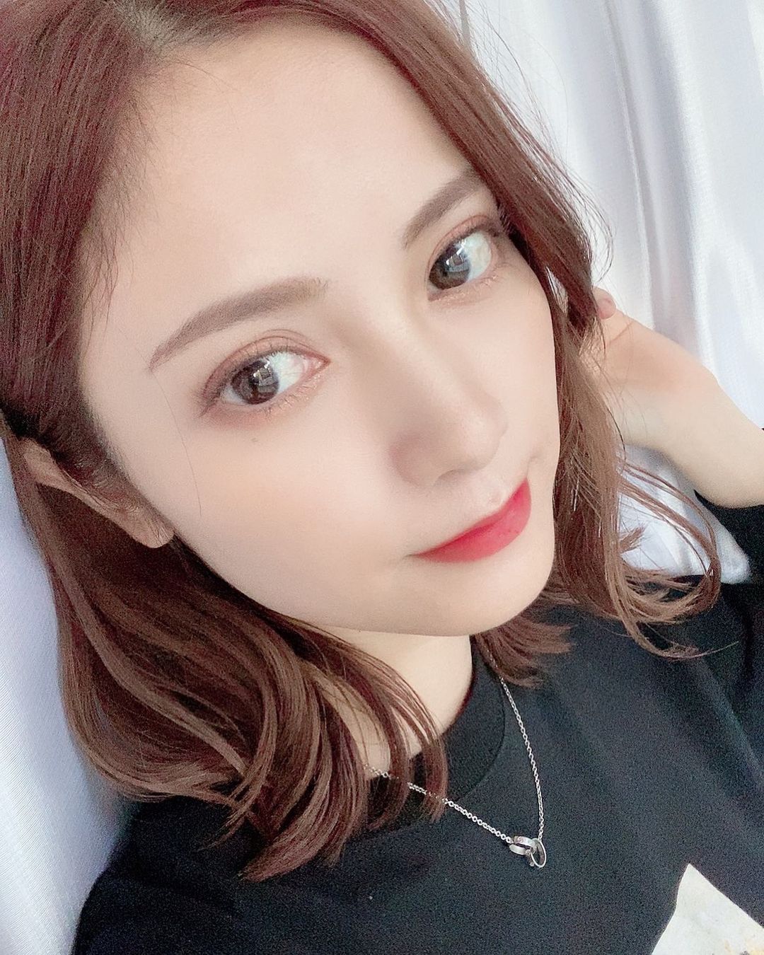 把奶當畫布！「E罩杯天然美乳妹」大膽玩耍，天使臉魔鬼身竟是護士出身！