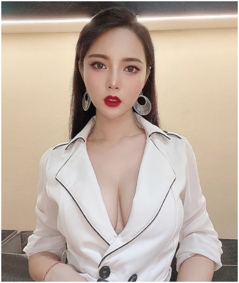 小心被晃暈！「台版三上悠亞」肝連妹秀出邪惡視角　低胸玩健身環引來網友暴動！