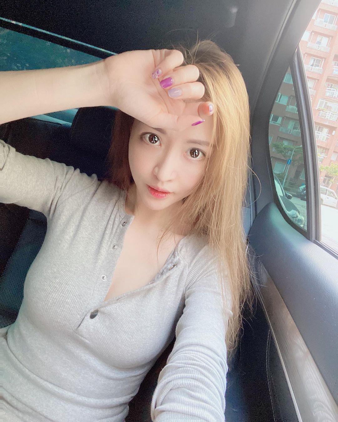 外型美豔身材狂暴的Lucy Ni 甜甜氣息太有初戀感！ - 美女圖 -