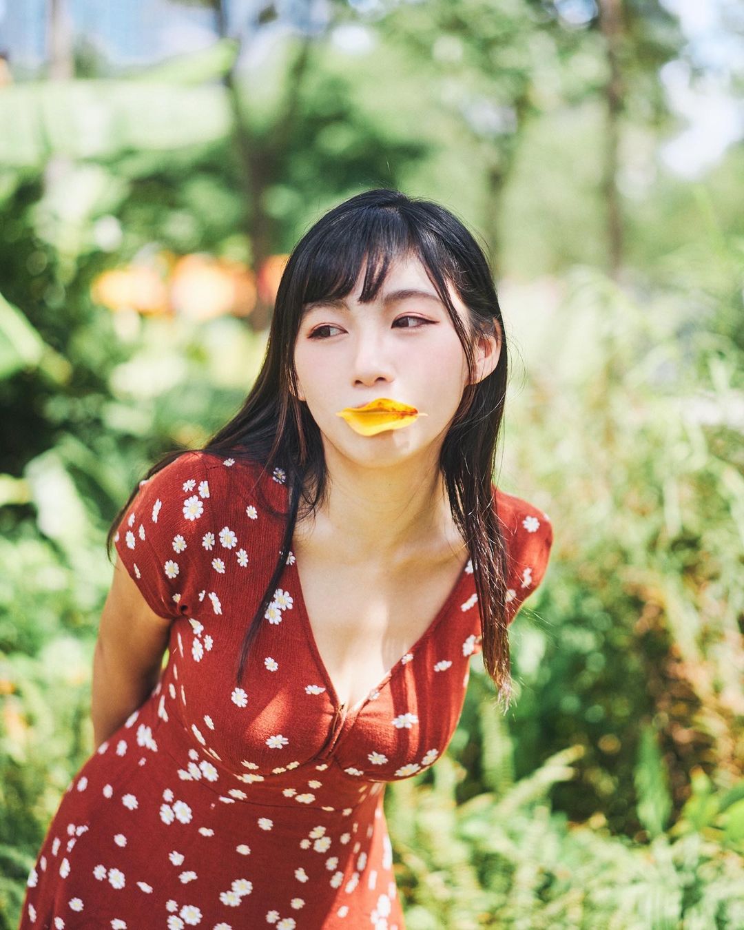 反差萌！清純酒窩港妹「Ellie」深藏不露　衣服底下藏火辣曲線