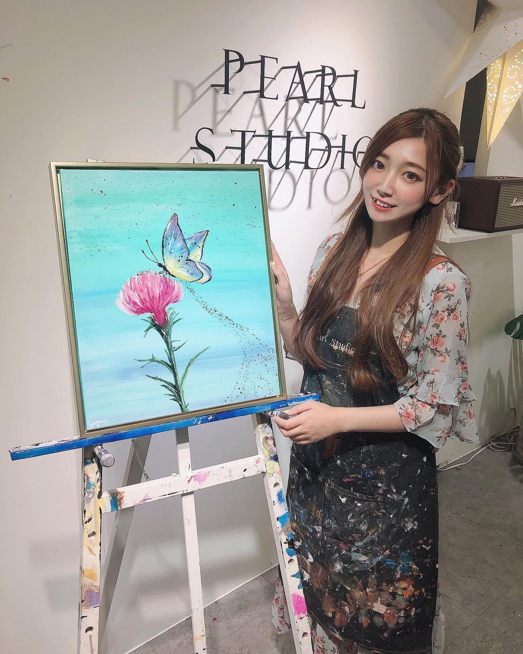 23歲「白皙窈窕正妹」優格泳裝好犯規，挖空設計秀出「曼妙小蠻腰」！