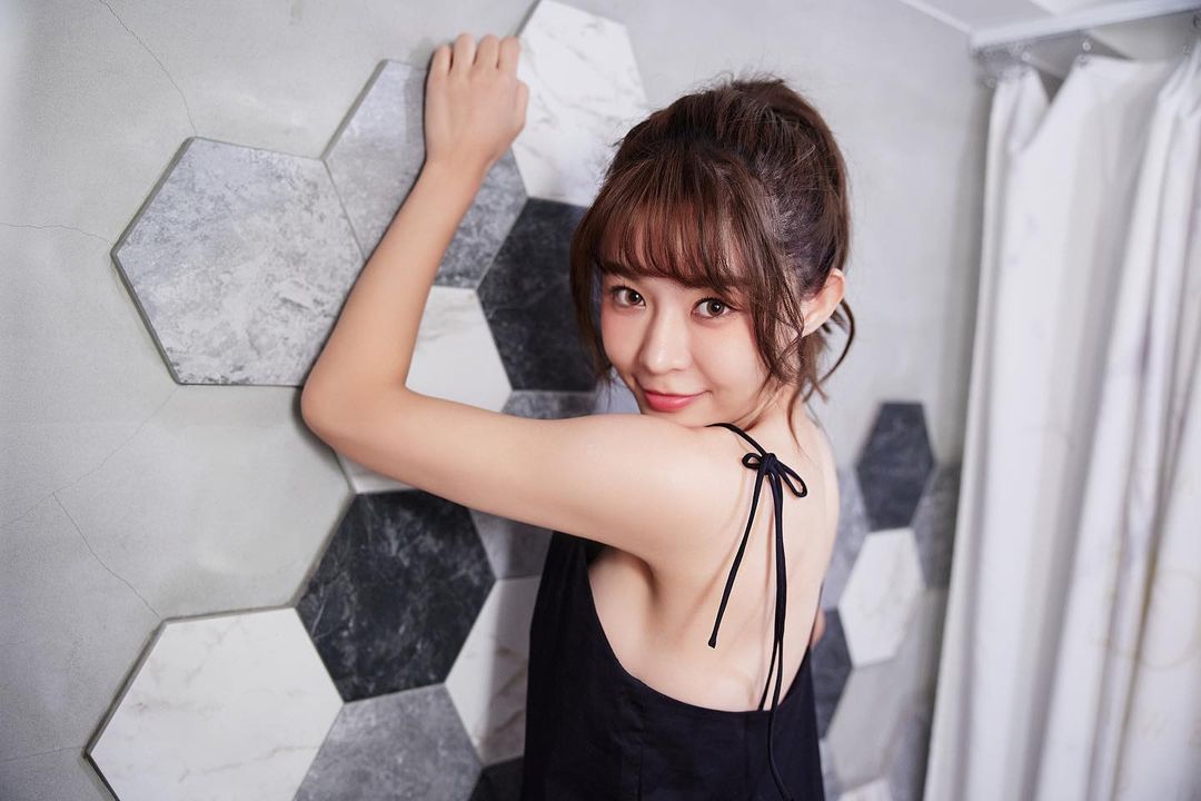 超正啦啦隊女孩「Yuri」場邊倩影讓人秒戀愛！甜美笑容和「曼妙體態」穿比基尼也很辣！