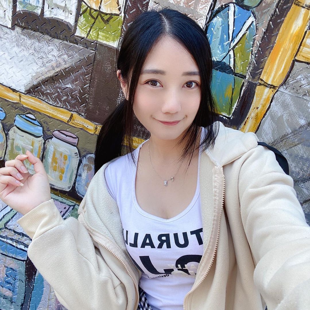 「森野葉子」制服下的美體不隱忍，「深厚奶溝」一放送就超震撼